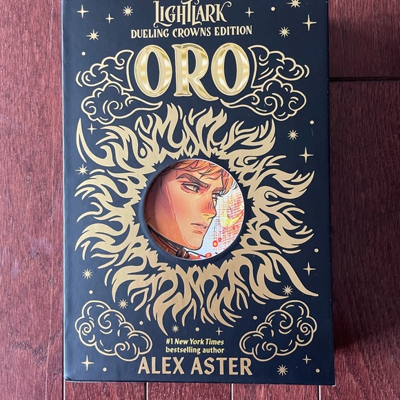 Lightlark Dueling Crowns Edition Book - Picture 4 of 8